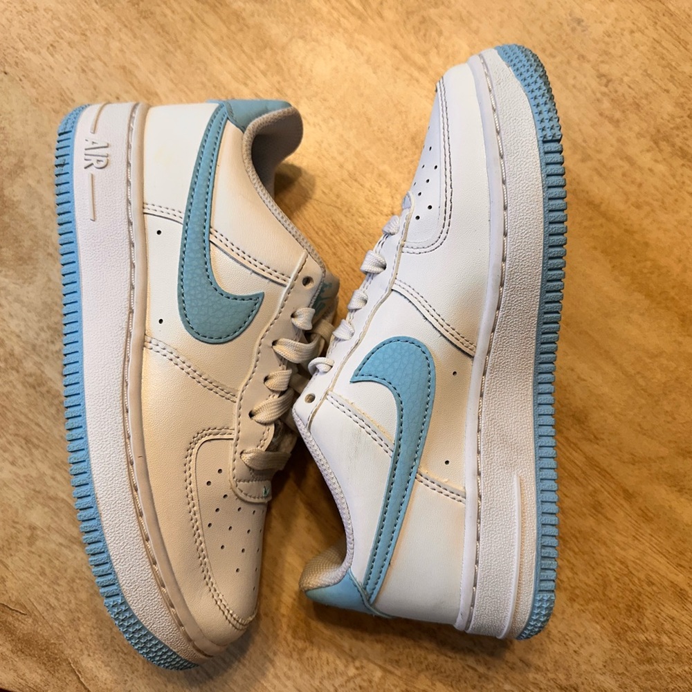 Nike Kids' Air Force 1 Sneaker size 2